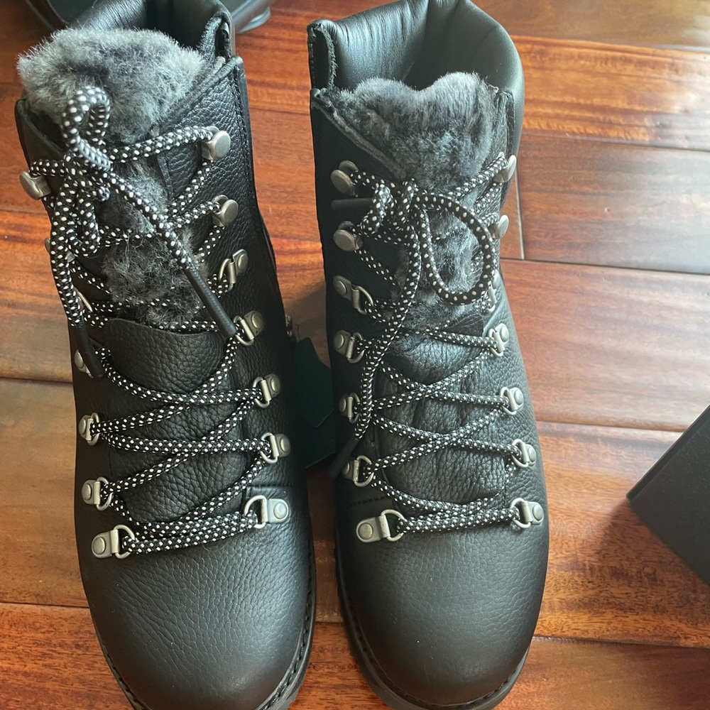 NWT Emu Australia Waterproof Boots - Size 9